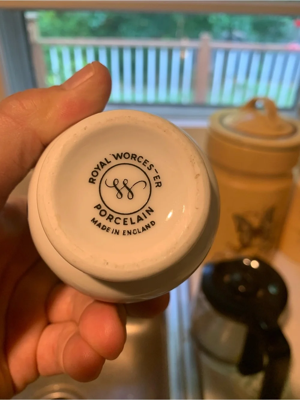 N/A porcelain egg